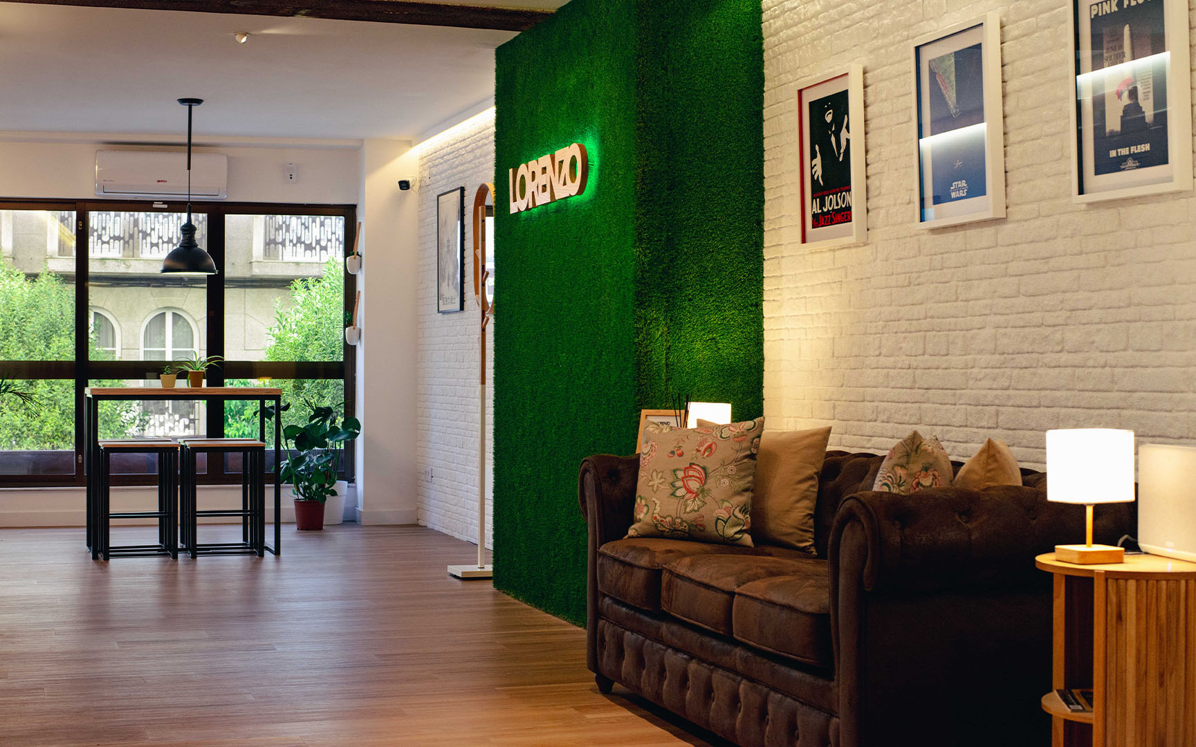 Espacio de trabajo y reuniones · LORENZO Colorlab